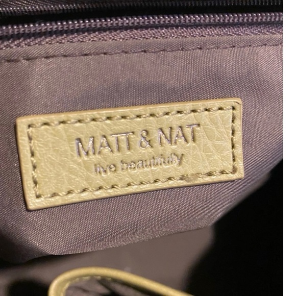 Matt & Nat Elegant green poly vinyl satchel Handbag - Picture 11 of 11